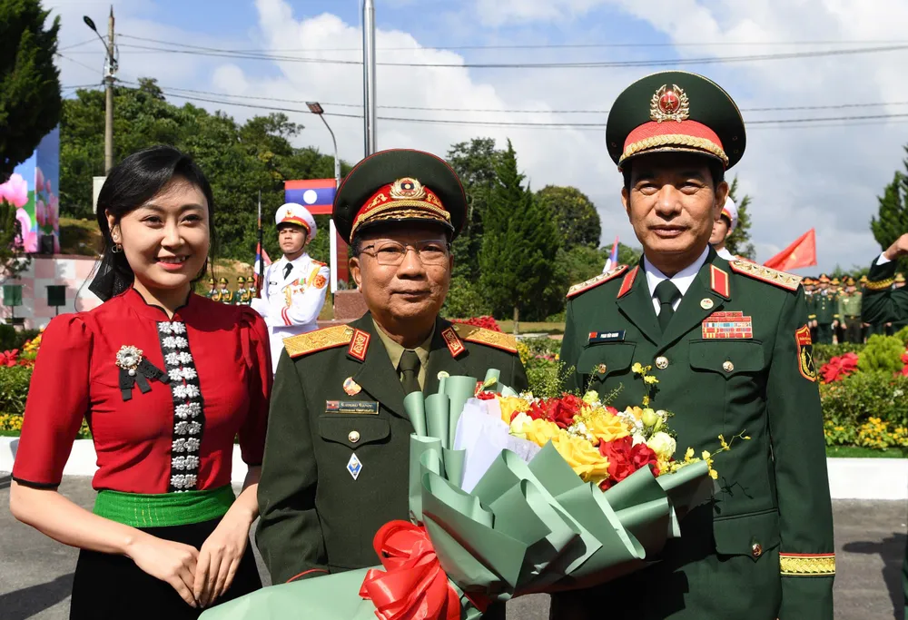 Giao luu QP Viet - Lao 4.jpg