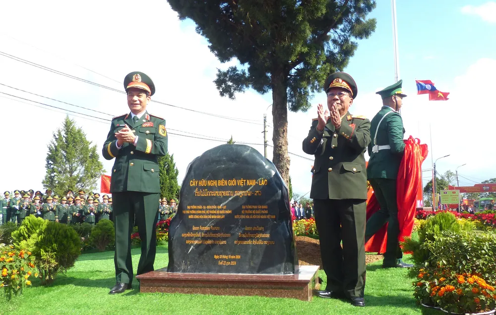 Giao luu QP Viet - Lao 8.JPG