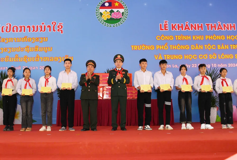 Hoi dam - Tang qua 4.jpg