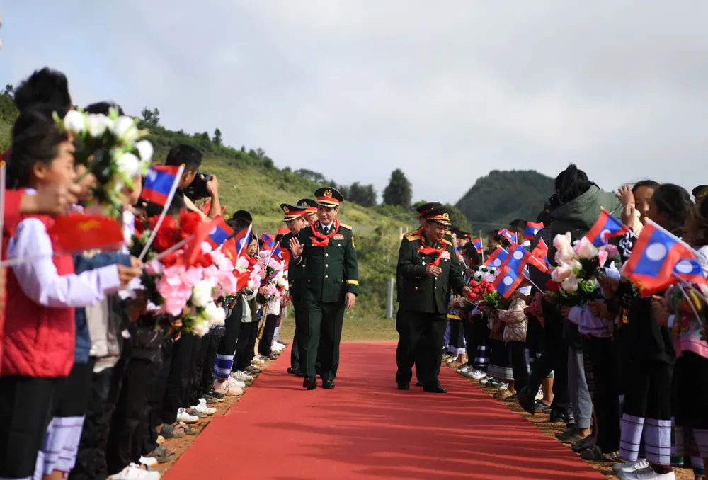 Giao luu QP Lao - Viet 1.jpg