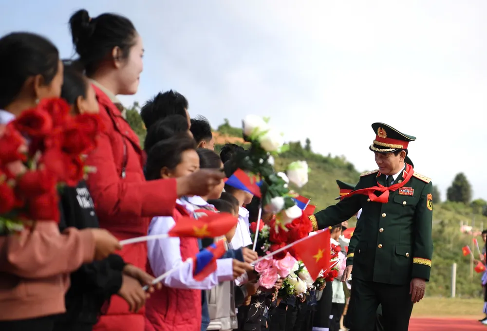 Giao luu QP Lao - Viet 2.jpg