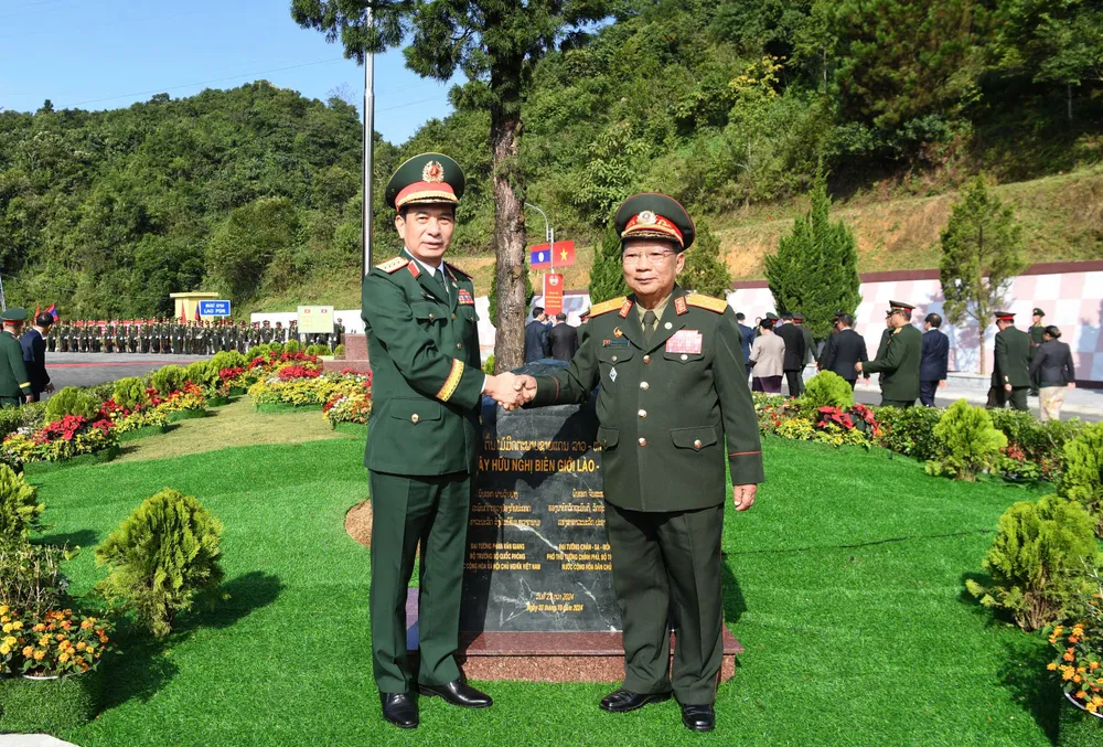 Giao luu QP Lao - Viet 4.jpg