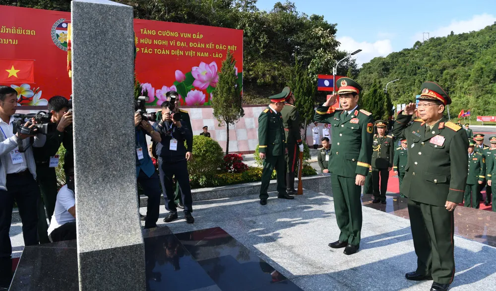 Giao luu QP Lao - Viet 5.jpg