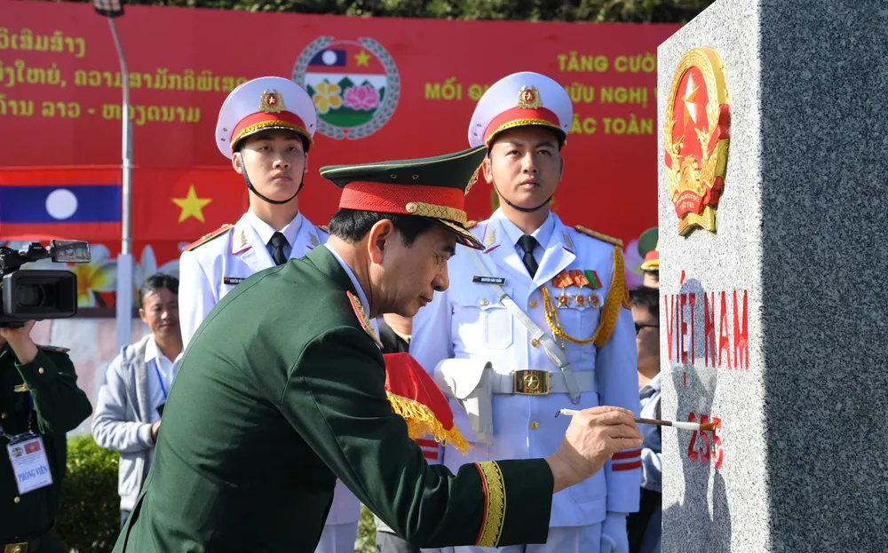 Giao luu QP Lao - Viet 7.jpg