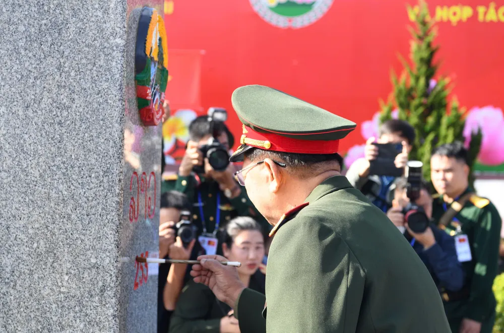 Giao luu QP Lao - Viet 8.jpg