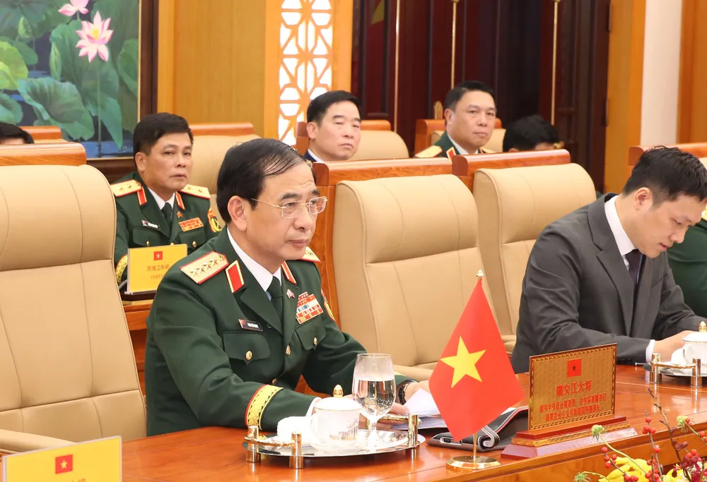 Anh QP Viet - Trung 2.JPG