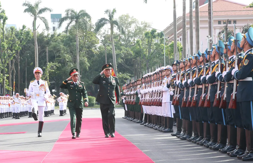 Anh QP Viet - Trung 4.JPG