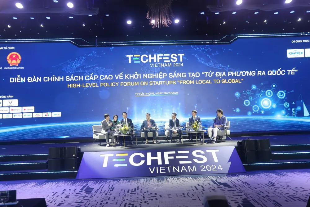 Dien dan - trien lam 4.jpg