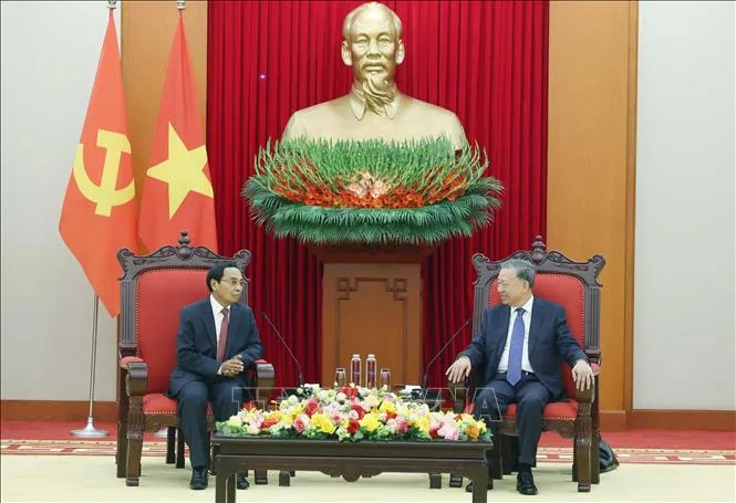 Anh TTX - TBT tiep Thuong truc Ban Bi thu Lao.jpg