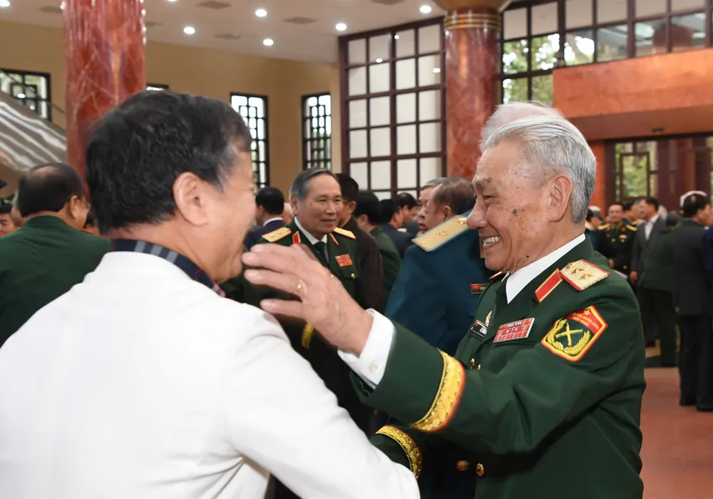 Anh Bo QP gap mat .jpg