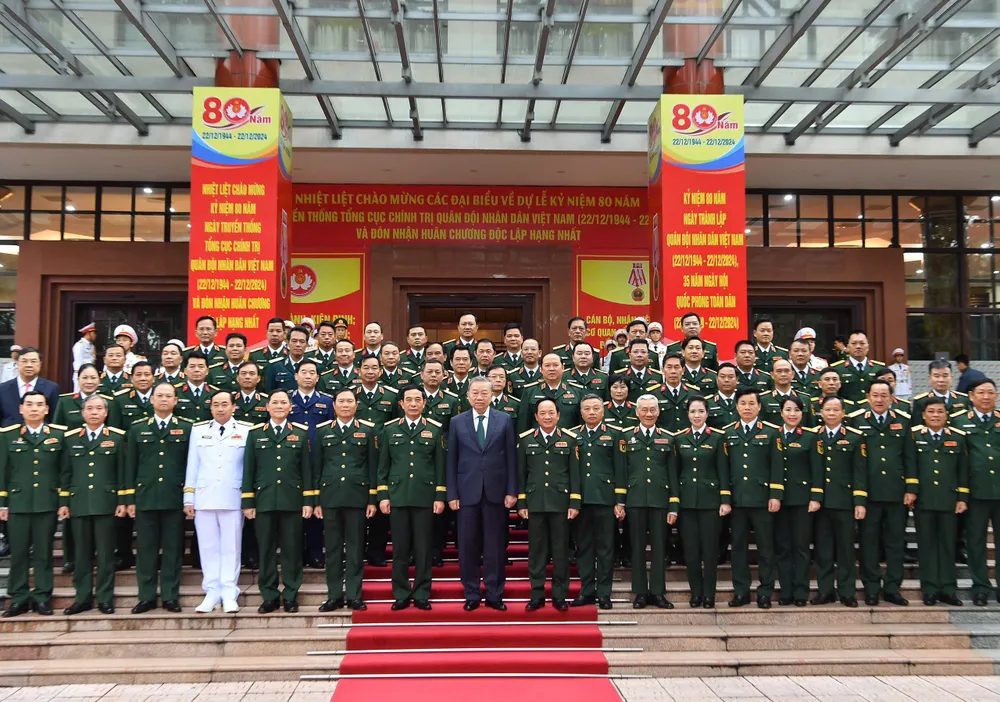 Anh Kỷ niemj 80 nam TCCT 3.jpg