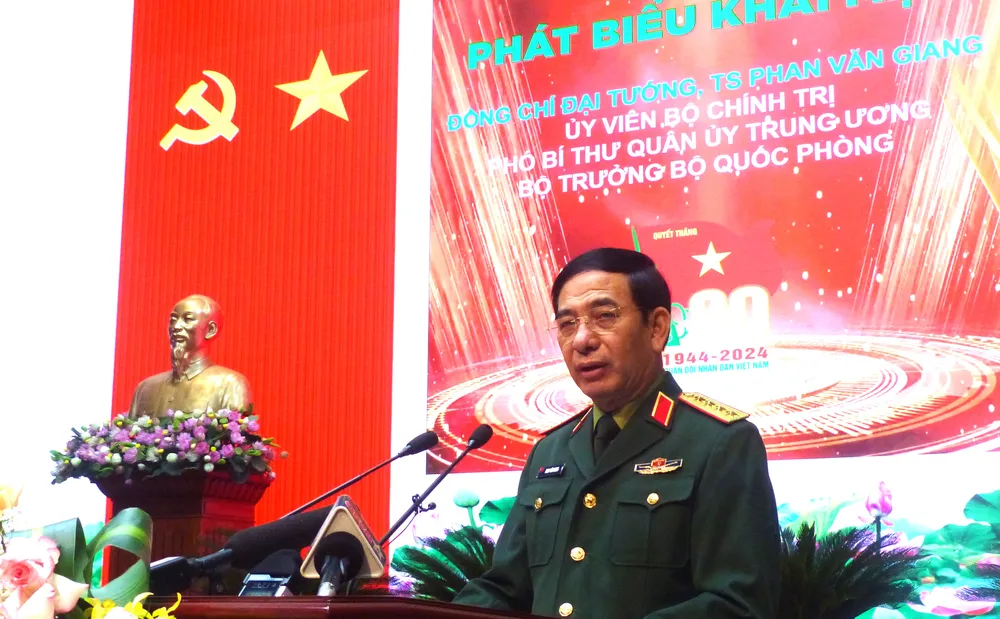 Anh HT khoa hoc 80 nam QDNDVN 7.JPG