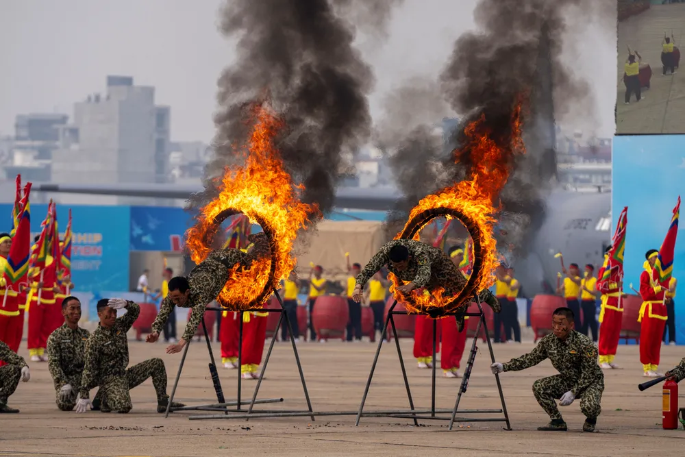 Tong duyet Trien lam QPVN 15.JPG