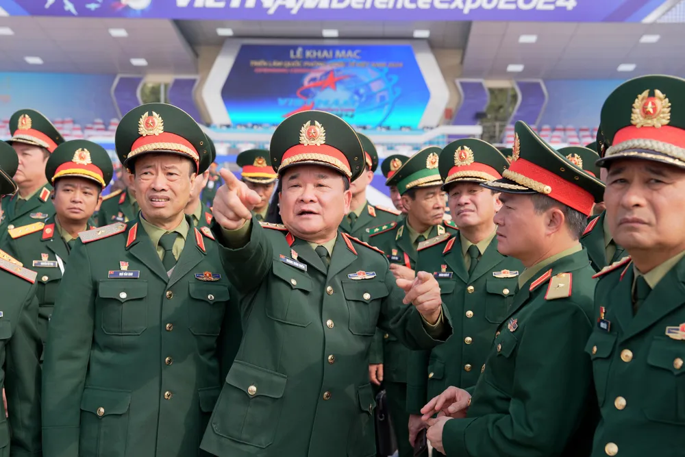 Tong duyet Trien lam QPVN 16.JPG