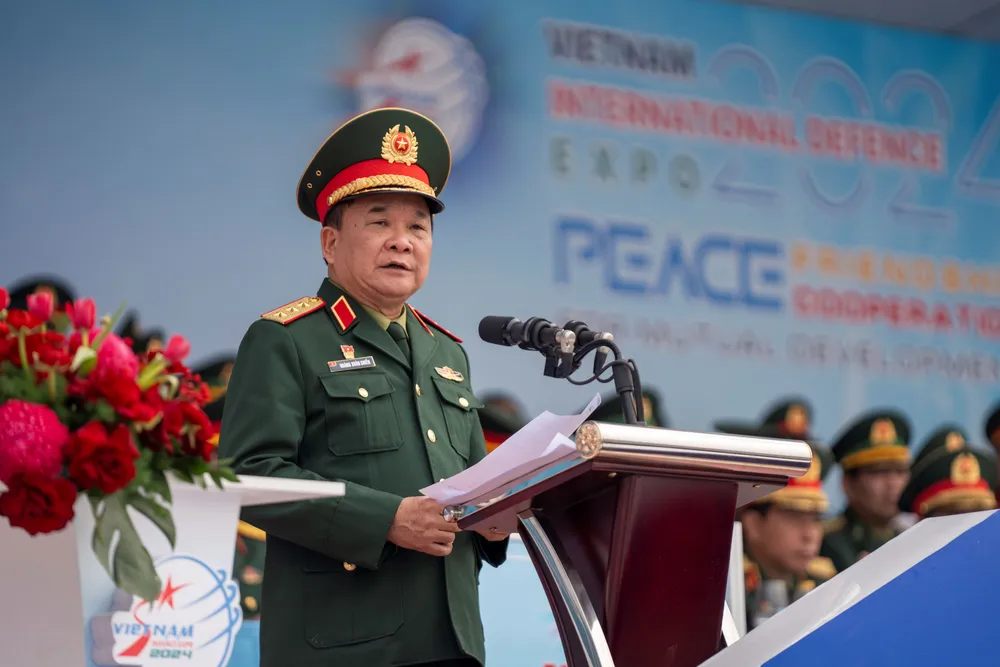 Tong duyet Trien lam QPVN 19.JPG