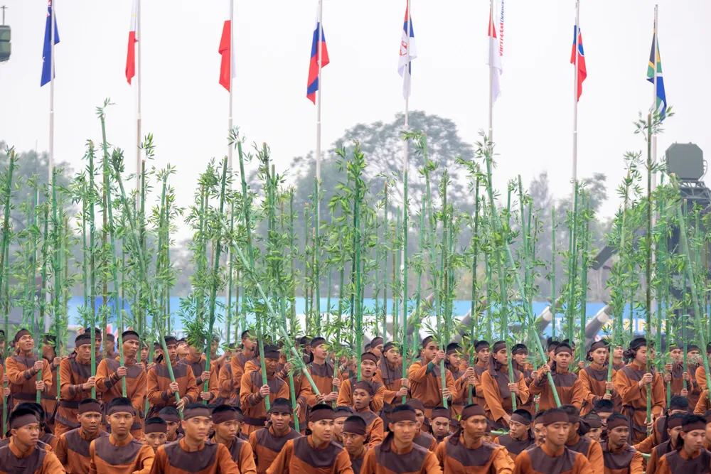 Tong duyet Trien lam QPVN 2.JPG