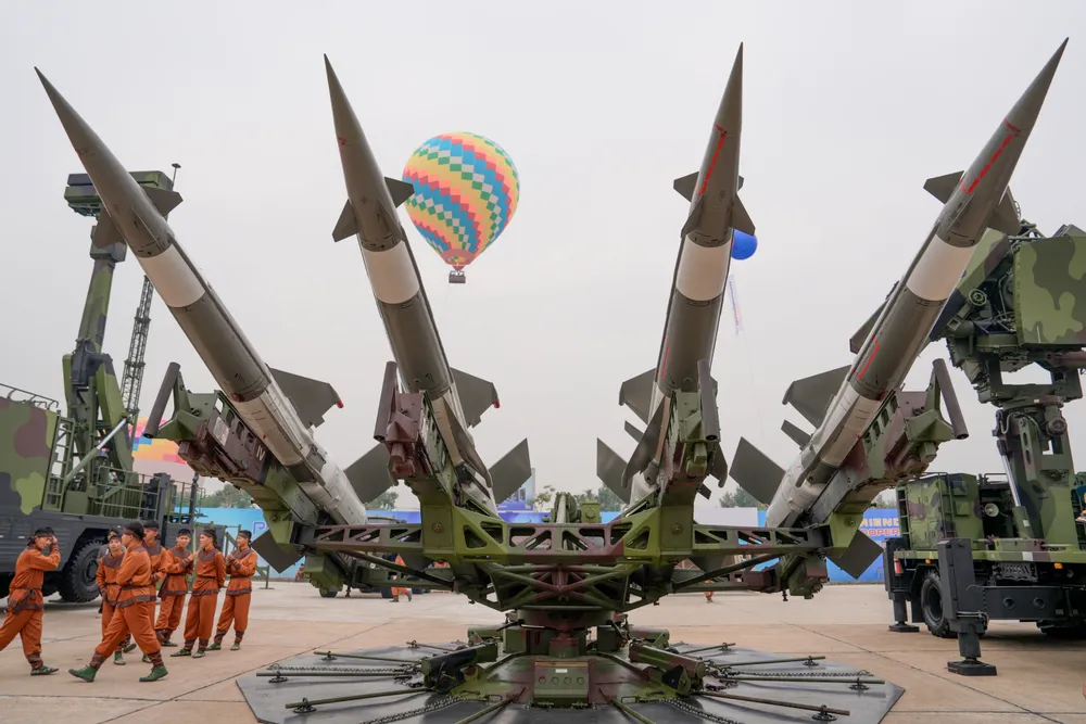 Tong duyet Trien lam QPVN  22.JPG