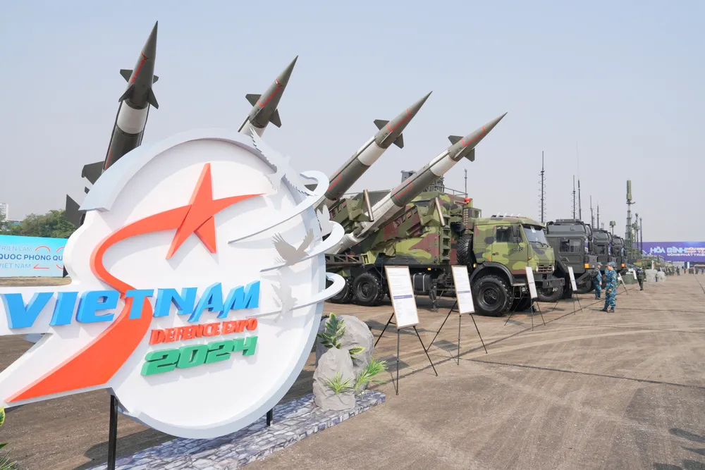 Tong duyet Trien lam QPVN  29.JPG