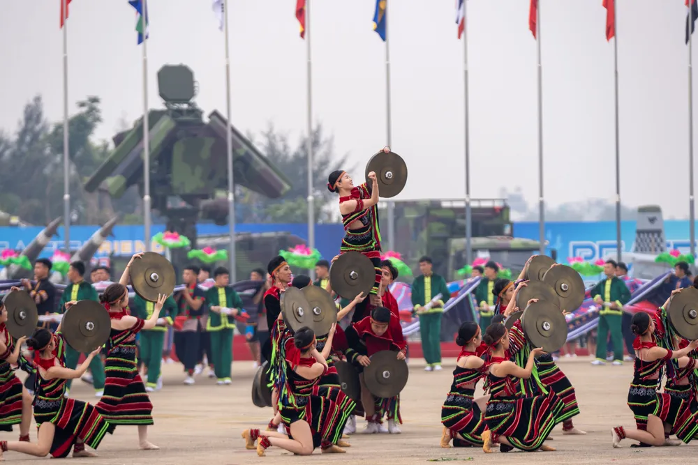 Tong duyet Trien lam QPVN 5.JPG