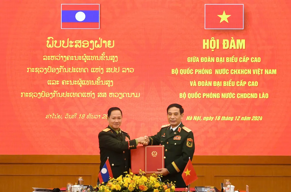 Bo truong  QP Lao tham VN 1.jpg