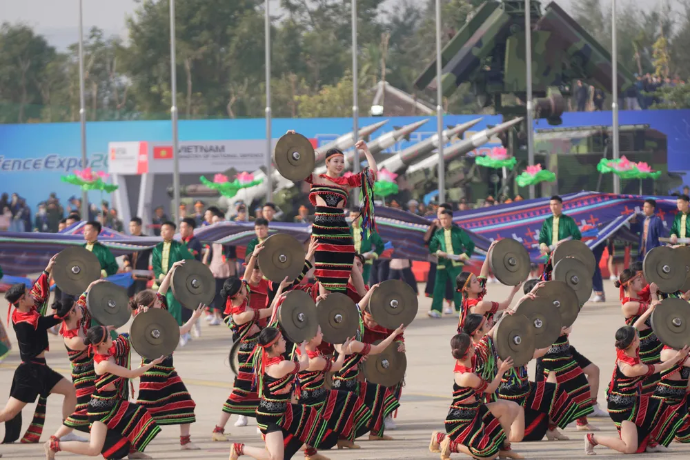 Anh Khai mac TLQP 13.jpg