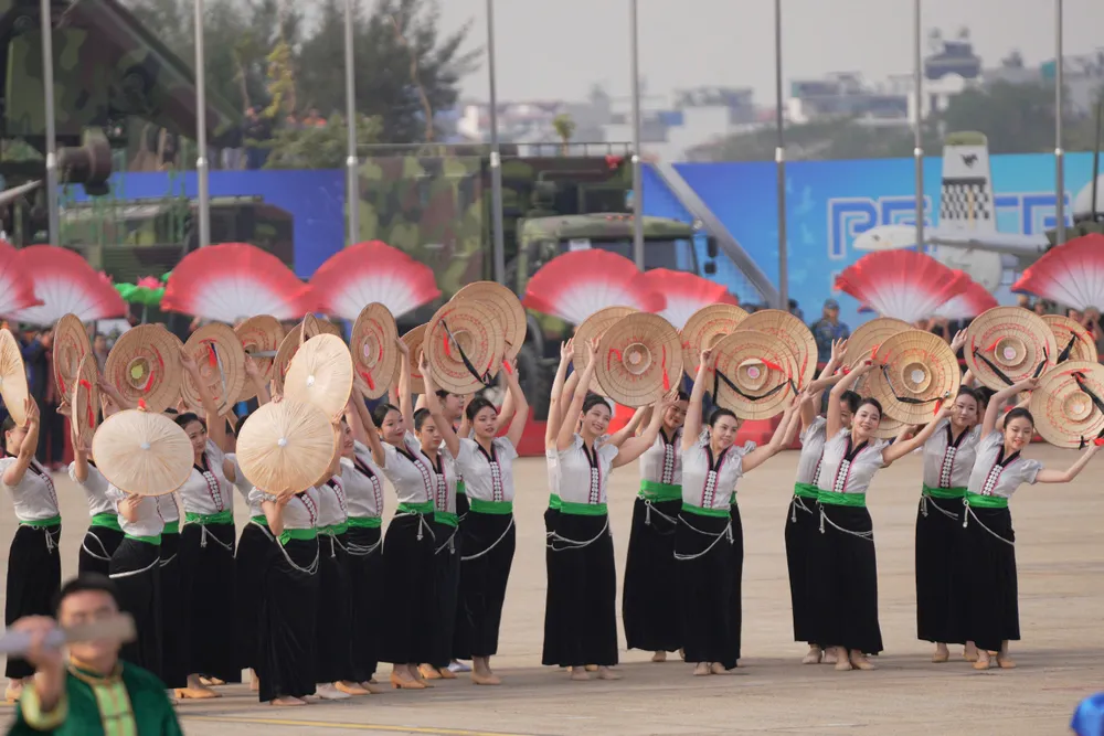 Anh Khai mac TLQP 14.jpg