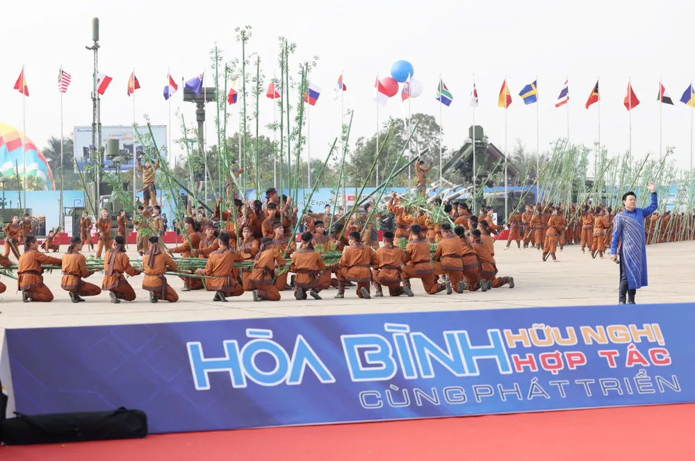 Anh Khai mac TLQP 17.jpg