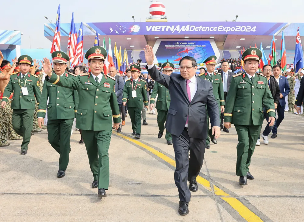 Thu tuong tham quan trien lam 4.jpg