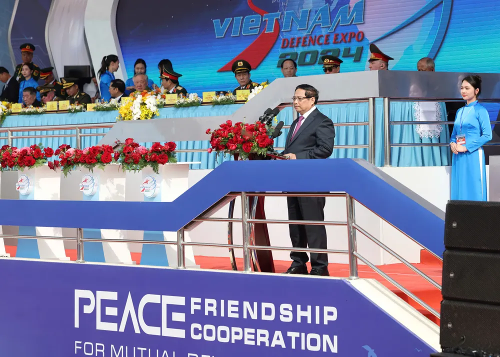 Thu tuong tham quan trien lam 6.jpg