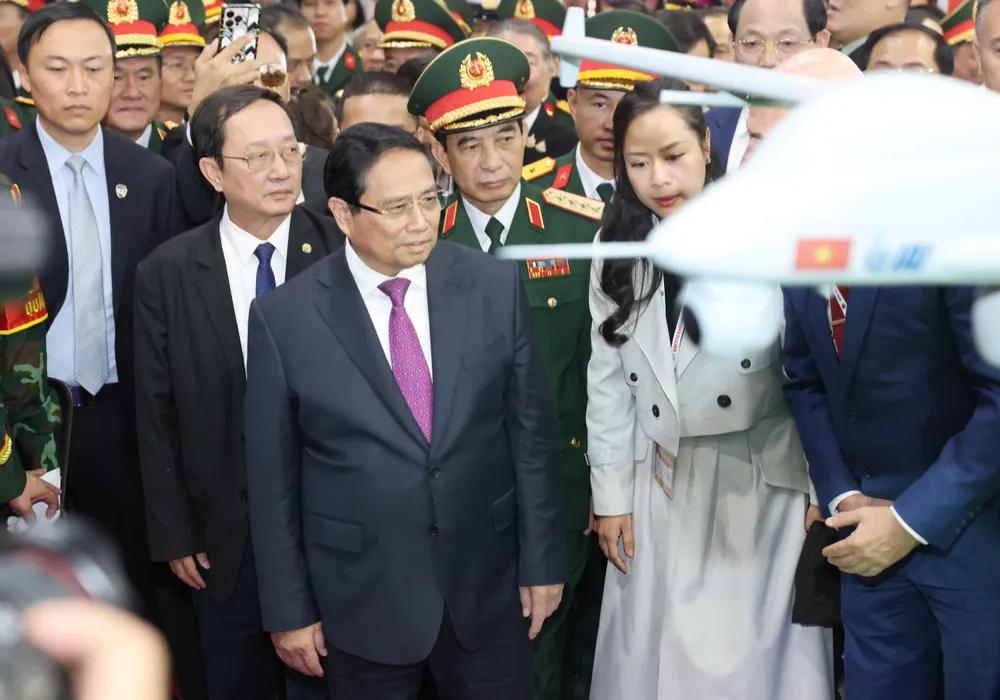 Thu tuong tham quan trien lam 8.jpg