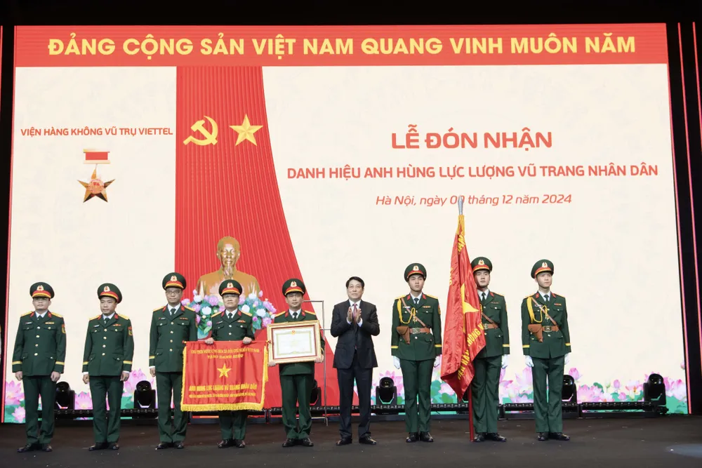 Hang khong vu tru Viettel 2.jpg