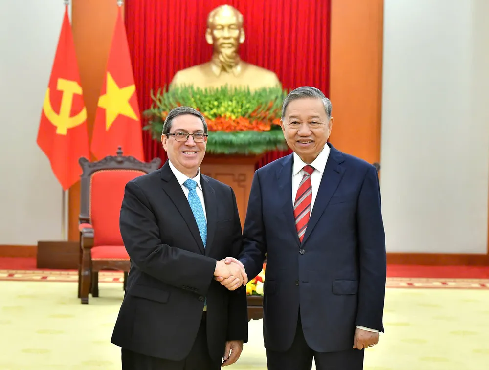 Anh TBT tiep Ngoai truong Cuba 1.jpg