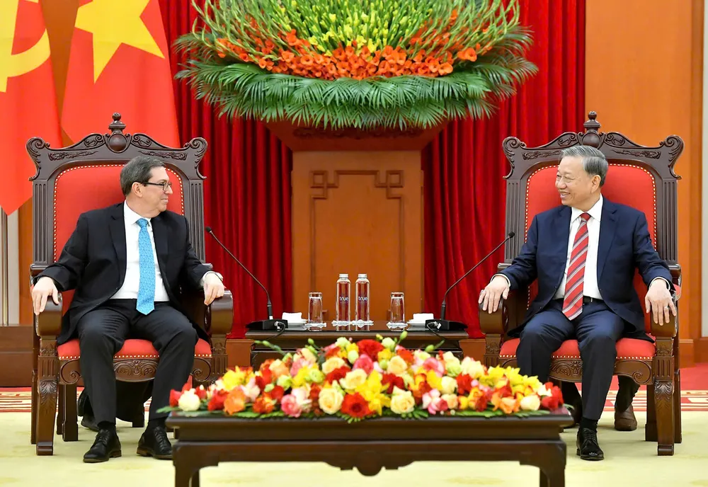 Anh TBT tiep Ngoai truong Cuba 2.jpg