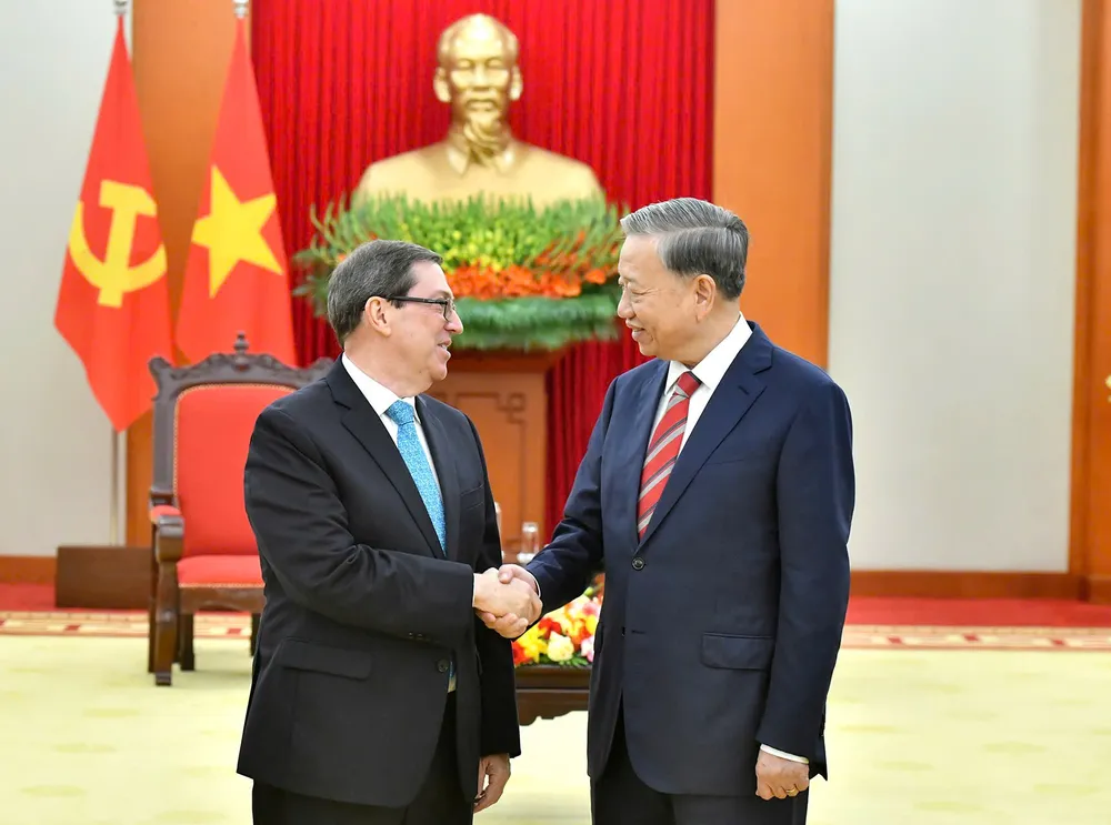 Anh TBT tiep Ngoai truong Cuba 3.jpg