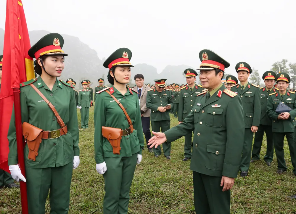 Lanh dao BQP hop luyen 4.jpg