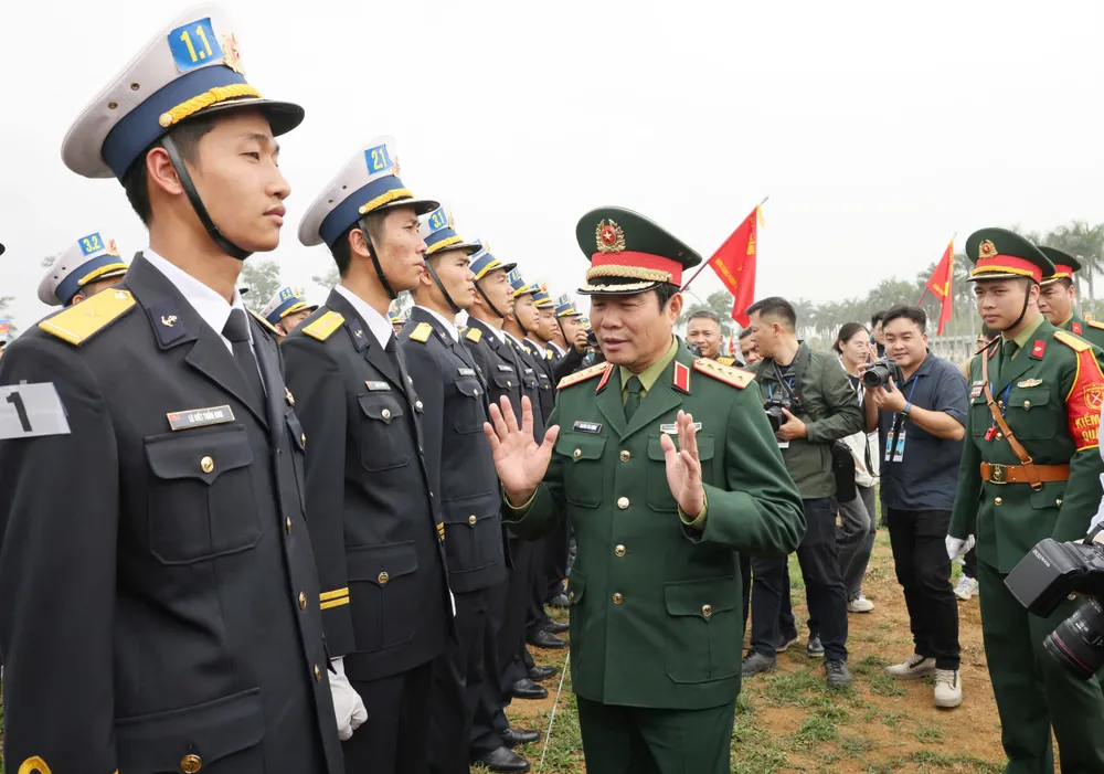 Lanh dao BQP hop luyen 6.jpg