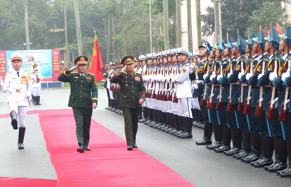 Tiep Tham muu truong Lao 1.JPG