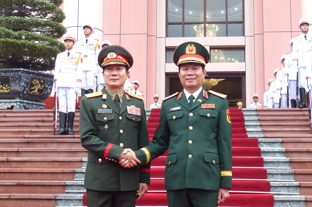 Tiep Tham muu truong Lao 2.JPG