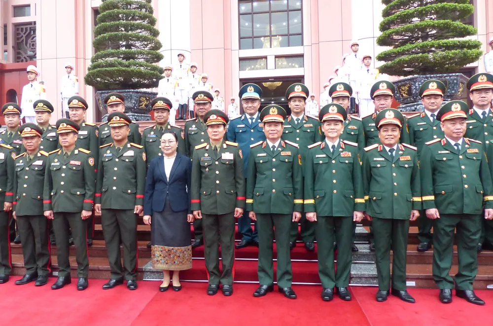 Tiep Tham muu truong Lao 3.JPG