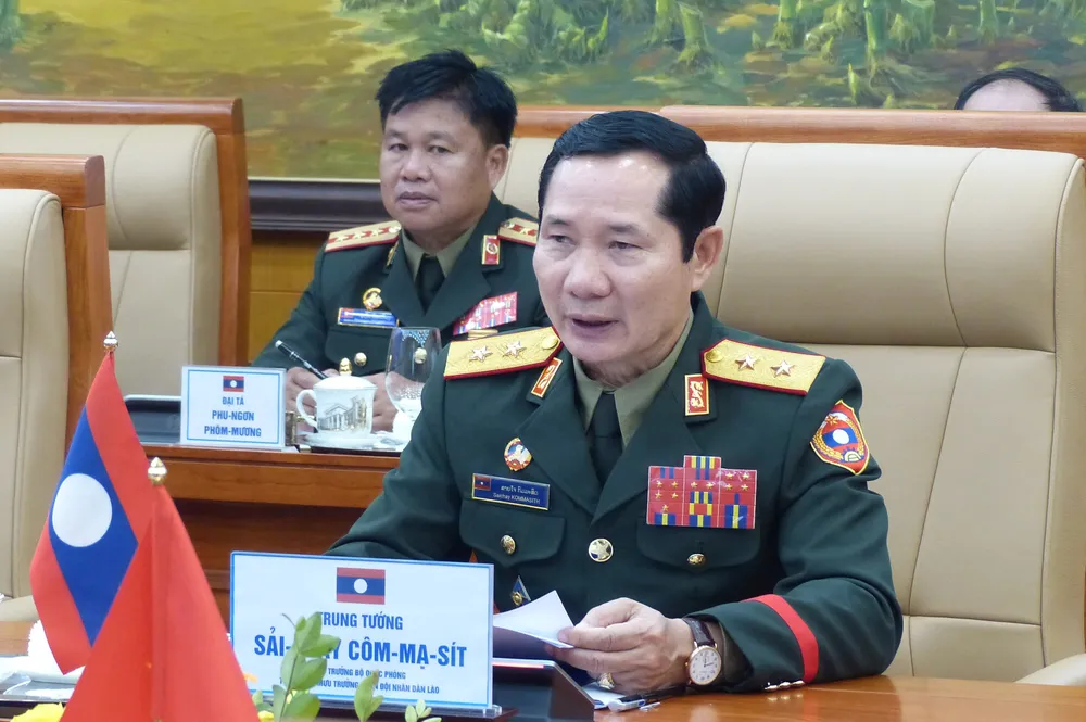 Tiep Tham muu truong Lao 5.JPG