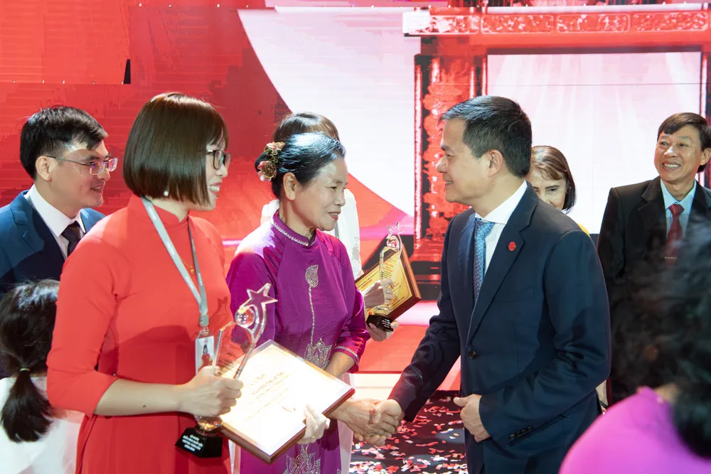 8. Le vinh danh Viettel's Stars-2.jpg