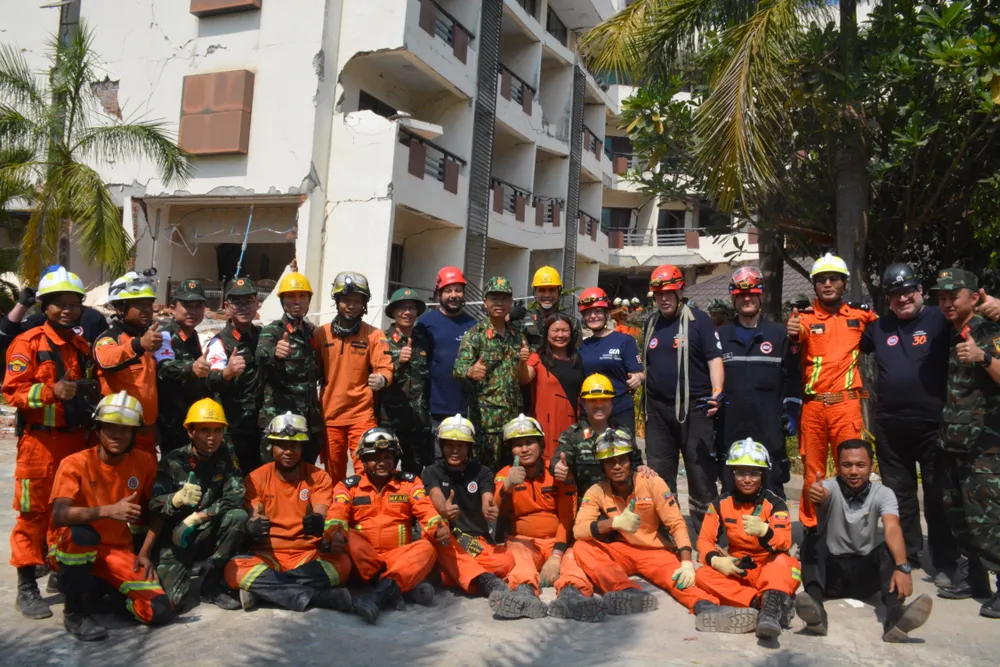 Anh BQP cuu ho Myanmar 7.jpg