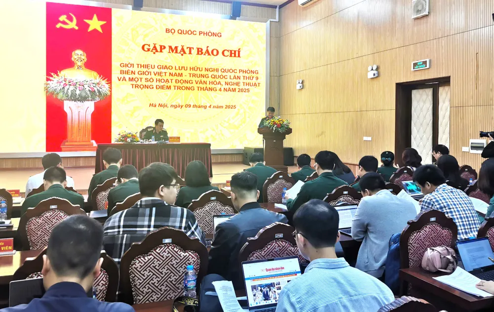 Anh Hop bao BQP 4.JPG