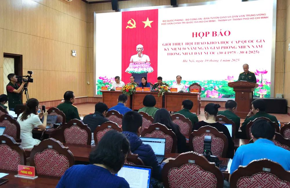 Anh hop bao HT khoa hoc 5.jpg