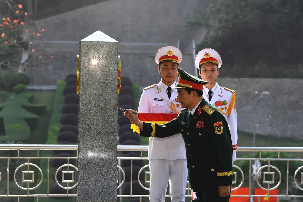 Anh Giao luu QP Viet - Trung 2.jpg