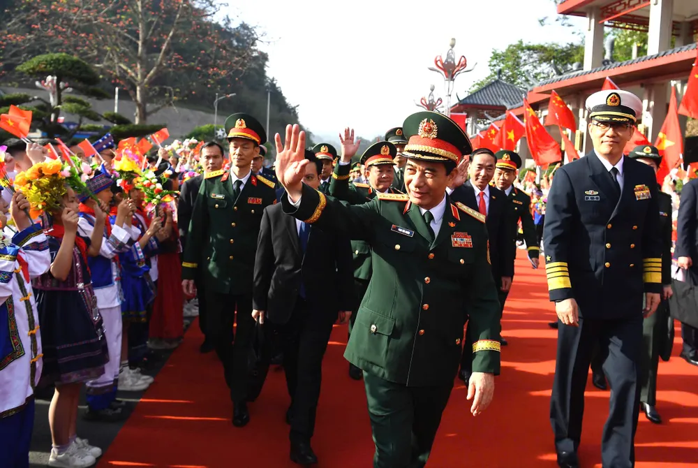 Anh Giao luu QP Viet - Trung 6.jpg