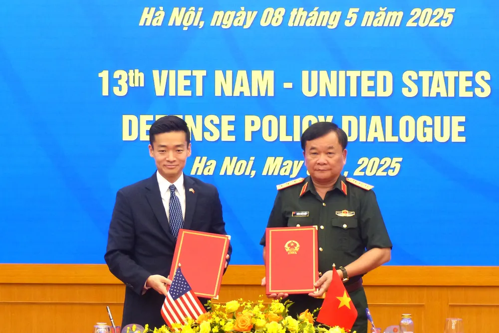 Doi thoai QP Viet - My 6.jpg