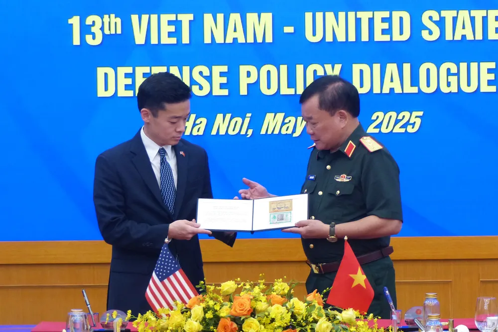 Doi thoai QP Viet - My 7.jpg