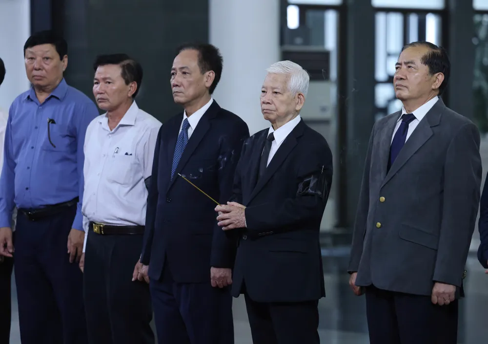 CNT Nguyen Minh Triet vieng 1.jpg