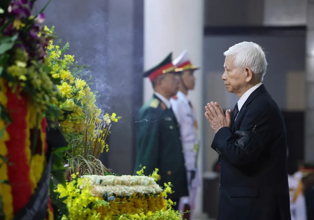 CNT Nguyen Minh Triet vieng 3.jpg